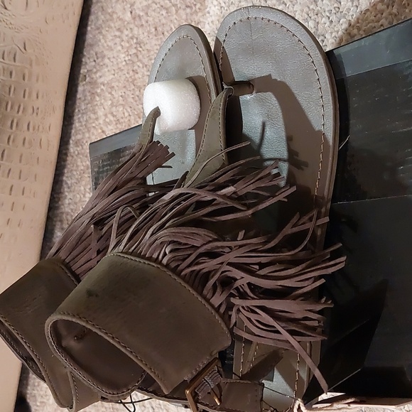 Olive green faux leather sandals with fringe detail - Picture 2 of 5